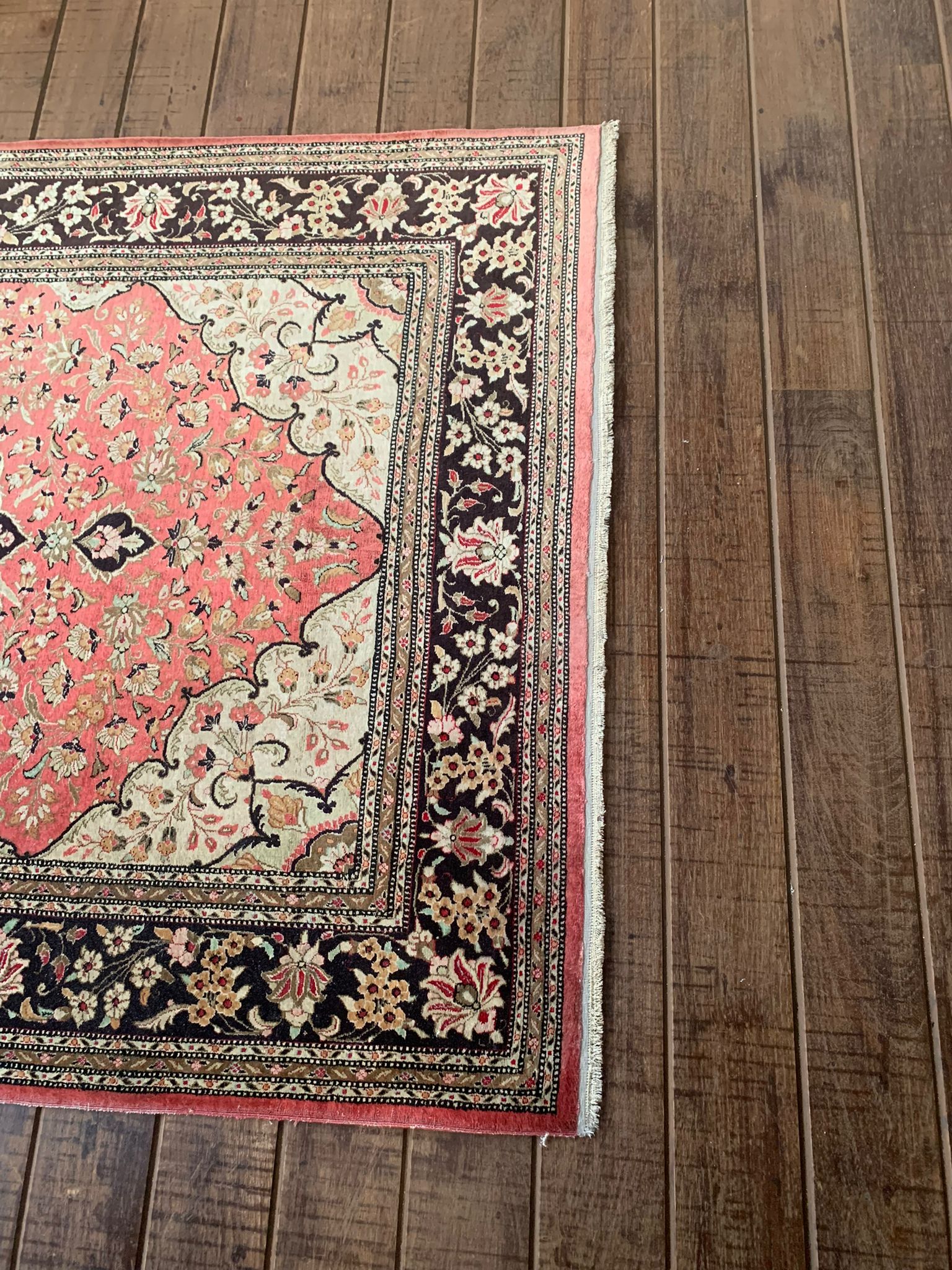 Tapis lavé et restauré en atelier